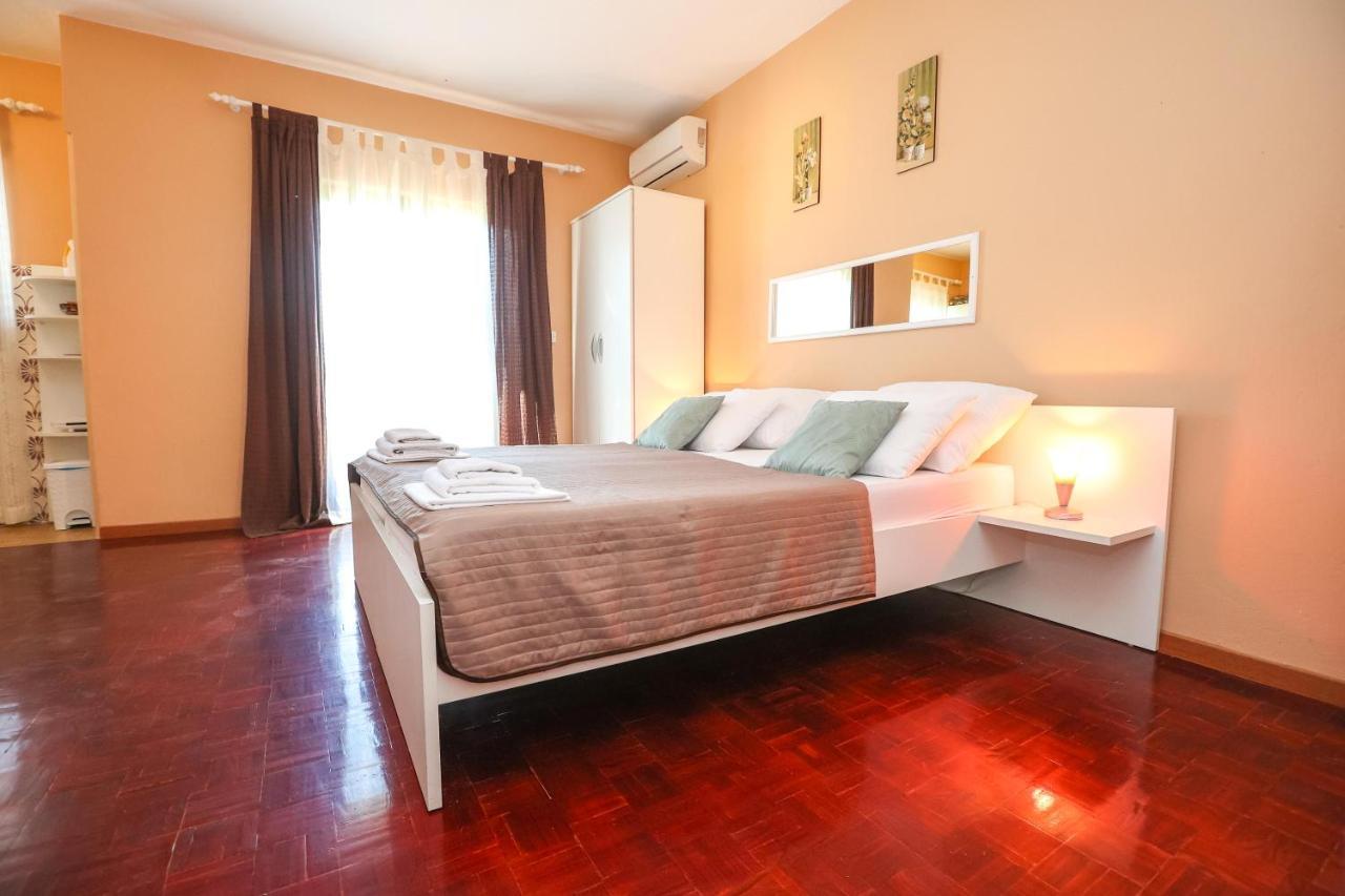 Apartments And Rooms Sinka บีโอกราดนาโมรู ภายนอก รูปภาพ
