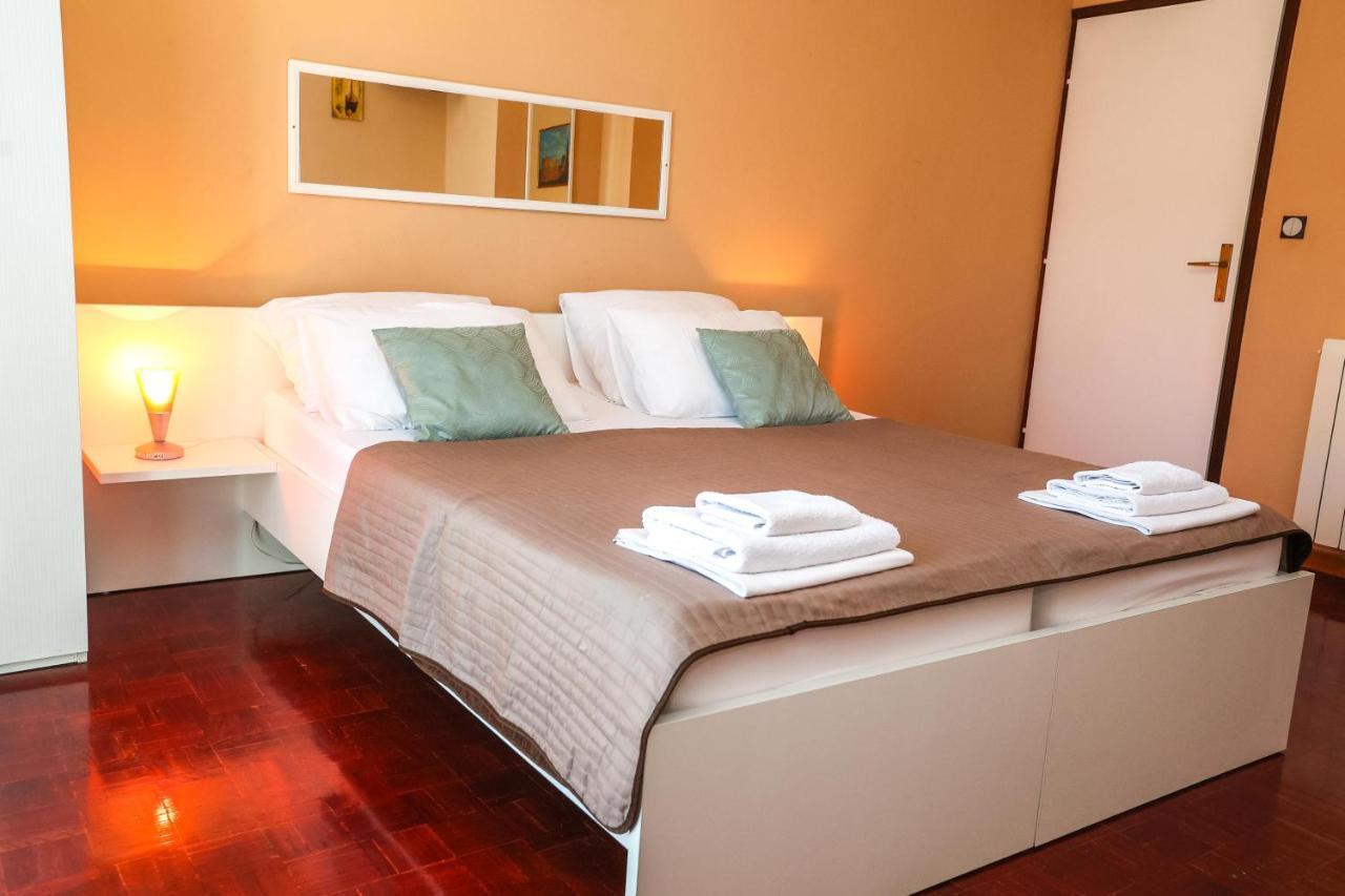 Apartments And Rooms Sinka บีโอกราดนาโมรู ภายนอก รูปภาพ