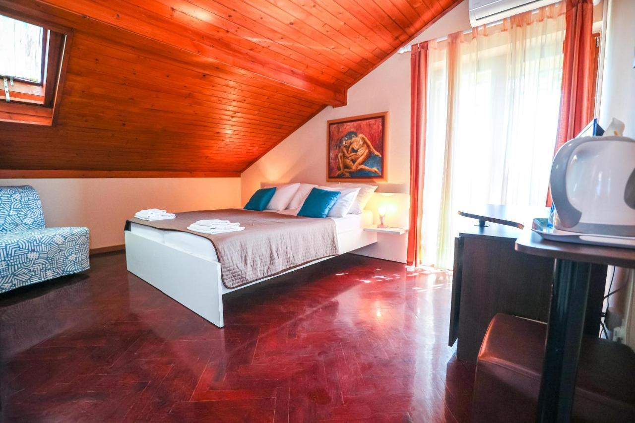 Apartments And Rooms Sinka บีโอกราดนาโมรู ภายนอก รูปภาพ