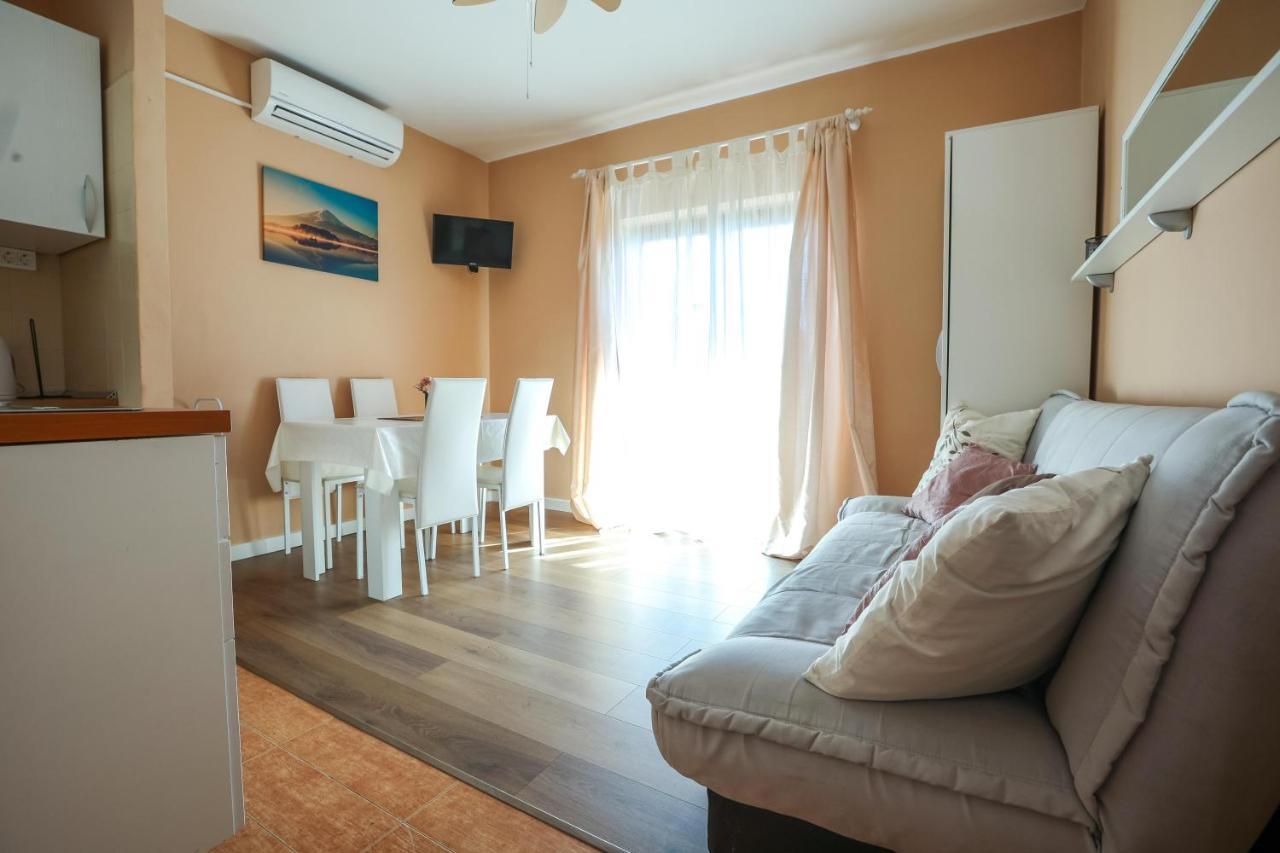 Apartments And Rooms Sinka บีโอกราดนาโมรู ภายนอก รูปภาพ