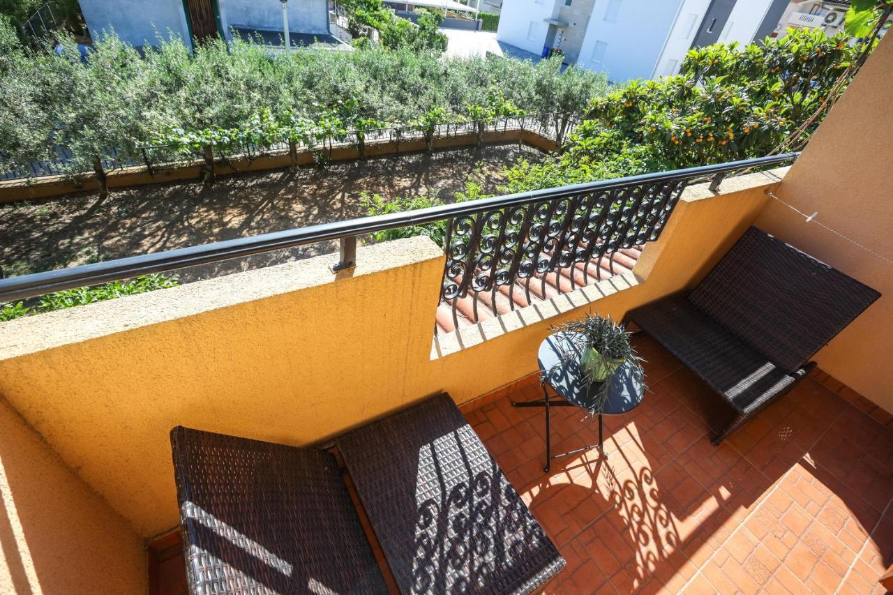 Apartments And Rooms Sinka บีโอกราดนาโมรู ภายนอก รูปภาพ