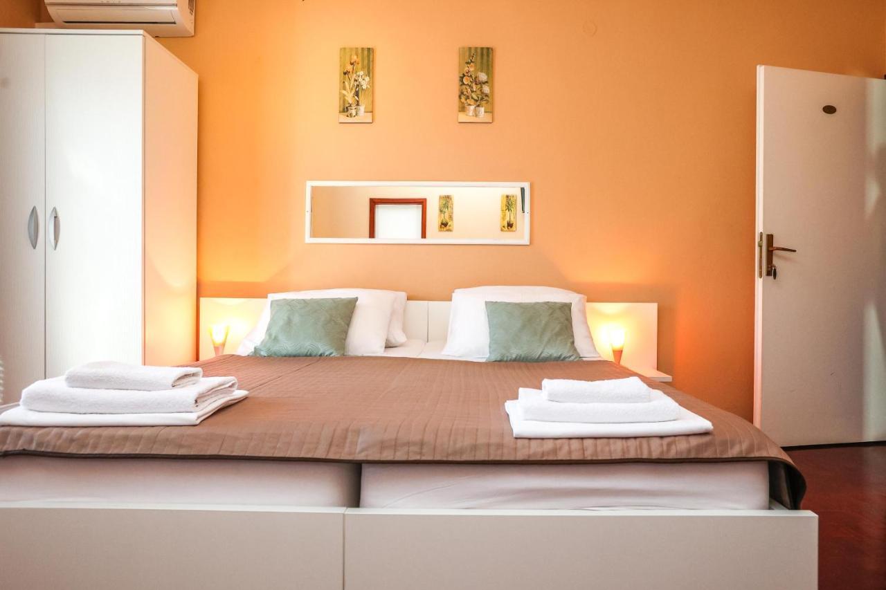 Apartments And Rooms Sinka บีโอกราดนาโมรู ภายนอก รูปภาพ