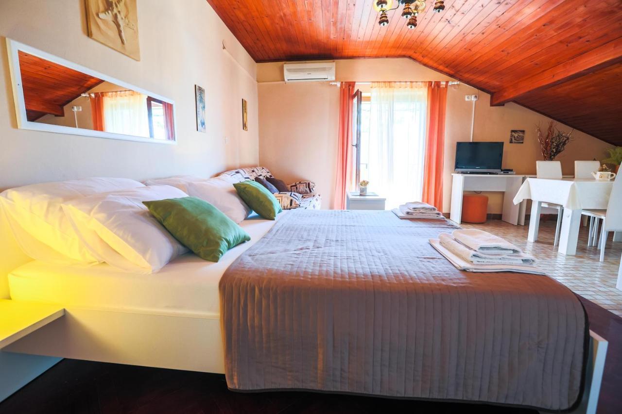 Apartments And Rooms Sinka บีโอกราดนาโมรู ภายนอก รูปภาพ
