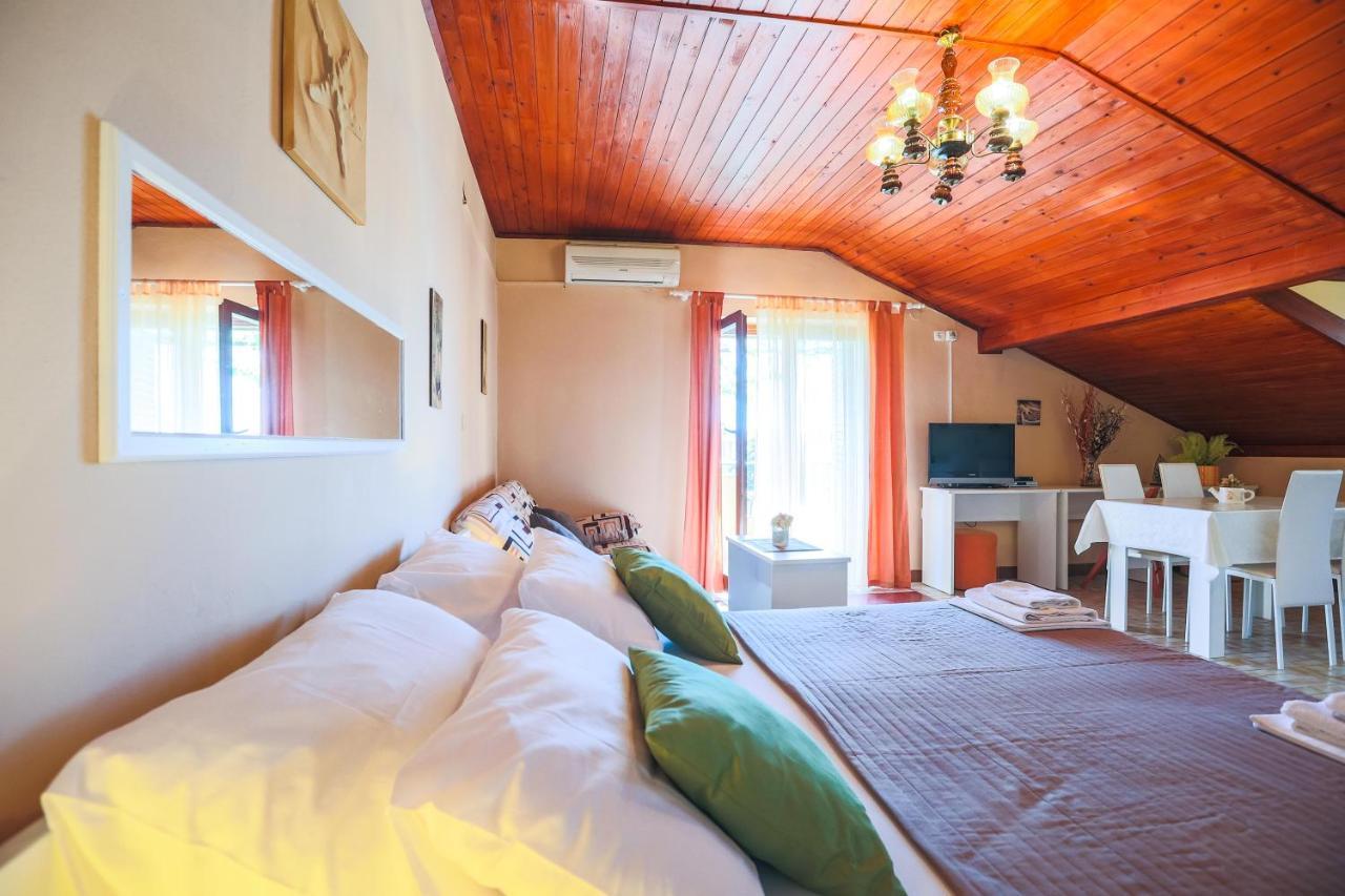 Apartments And Rooms Sinka บีโอกราดนาโมรู ภายนอก รูปภาพ