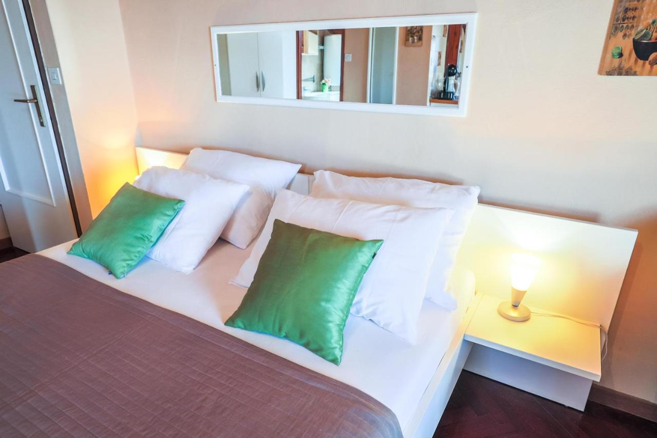 Apartments And Rooms Sinka บีโอกราดนาโมรู ภายนอก รูปภาพ